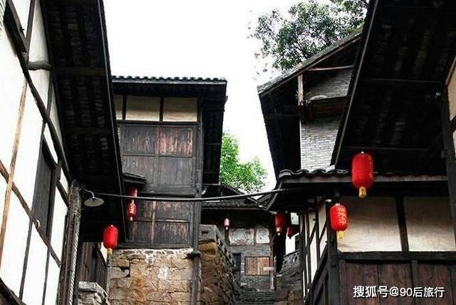 福建贵人鸟体育贸易公司经营状态由存续变更为注销